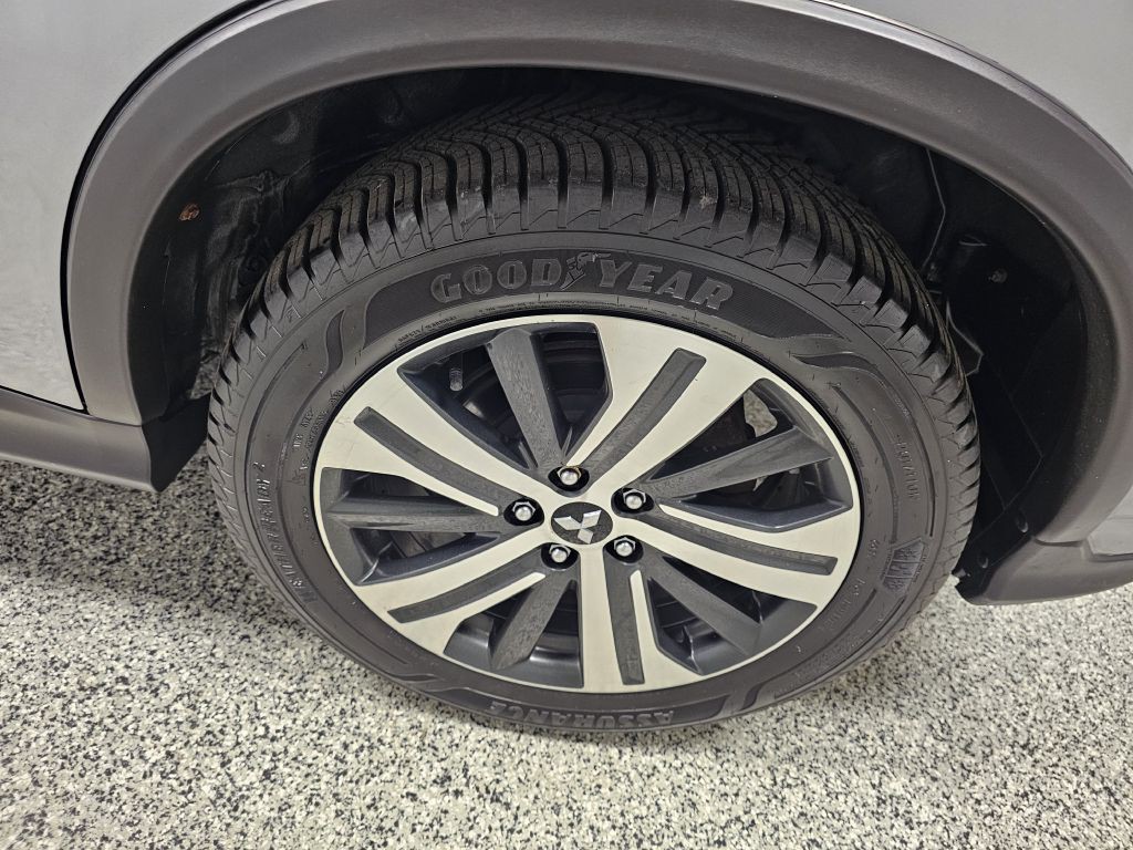 2021 Mitsubishi Outlander Image 7