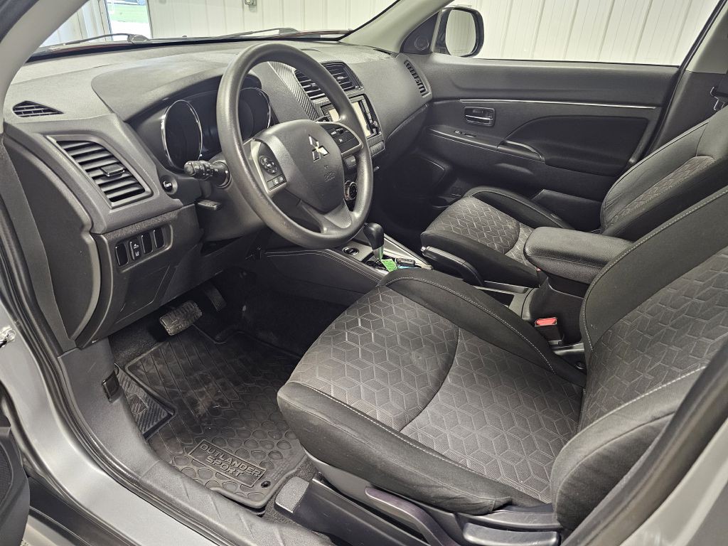 2021 Mitsubishi Outlander Image 9