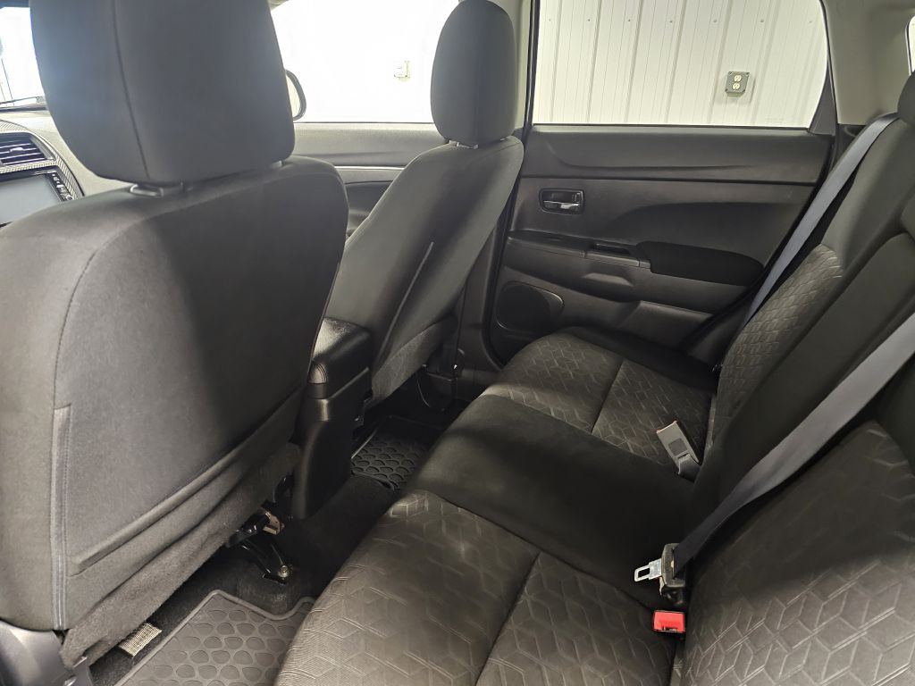 2021 Mitsubishi Outlander Image 11