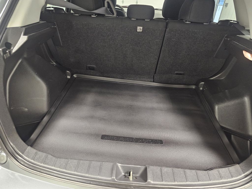 2021 Mitsubishi Outlander Image 12