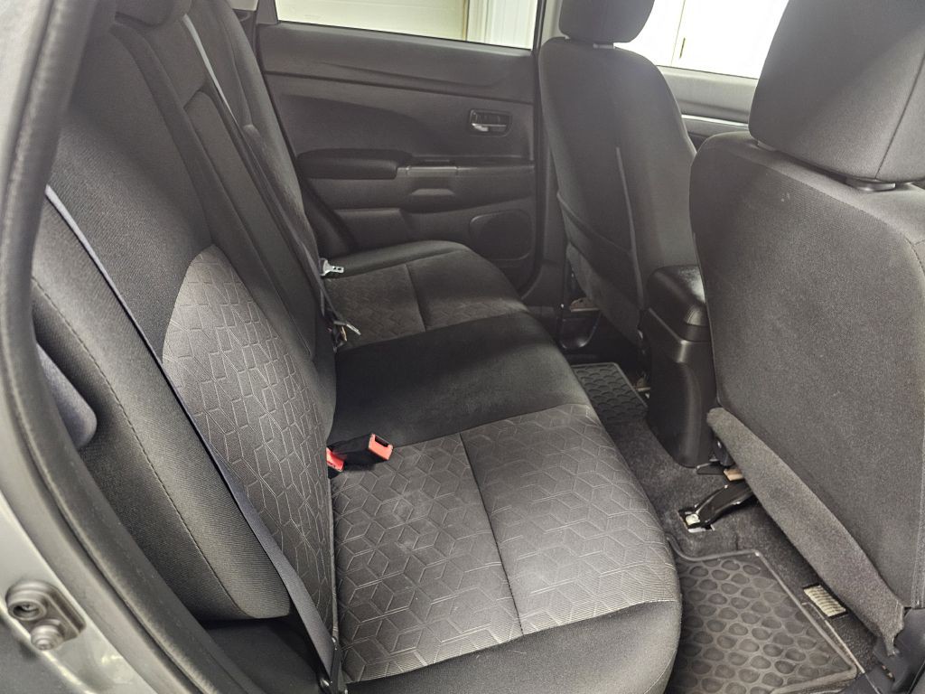 2021 Mitsubishi Outlander Image 14