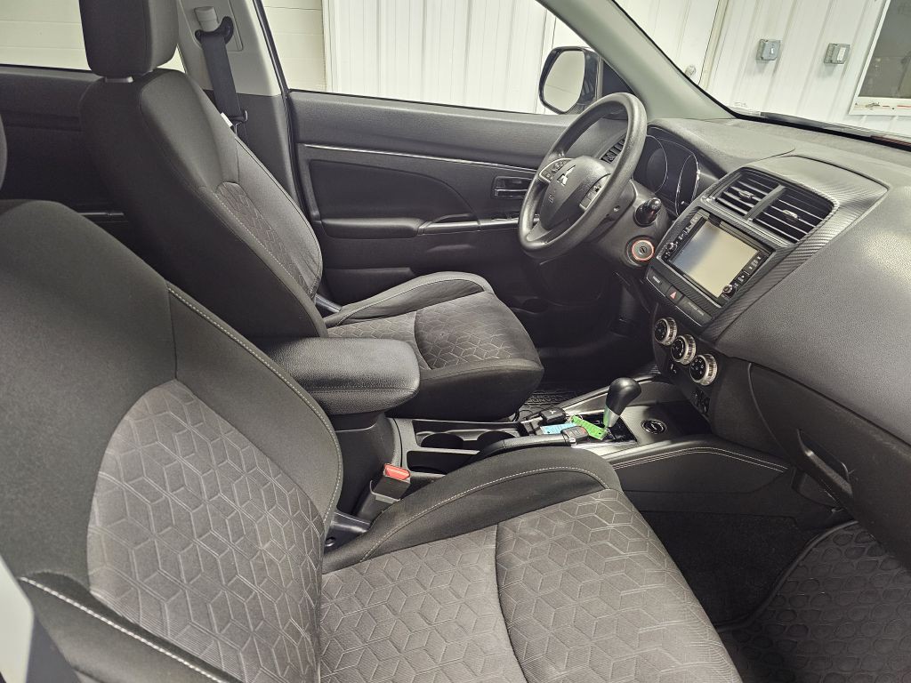 2021 Mitsubishi Outlander Image 16