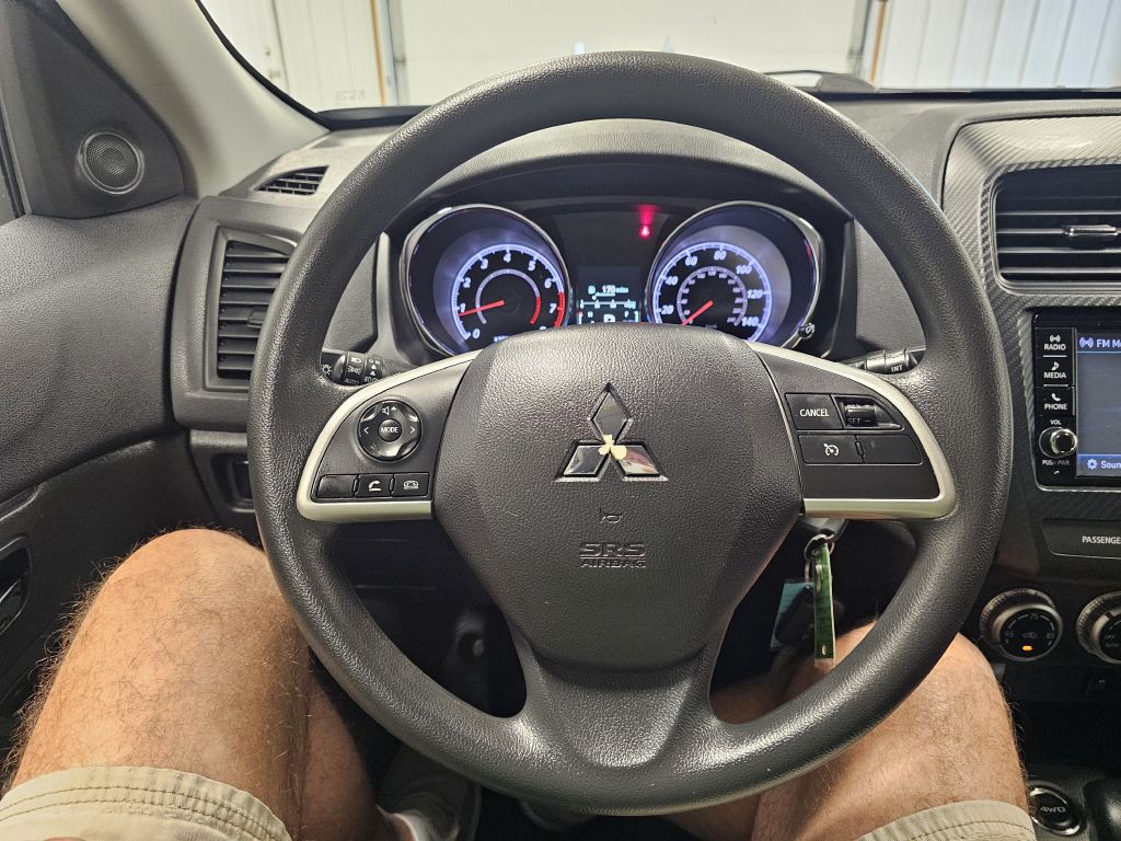 2021 Mitsubishi Outlander Image 17