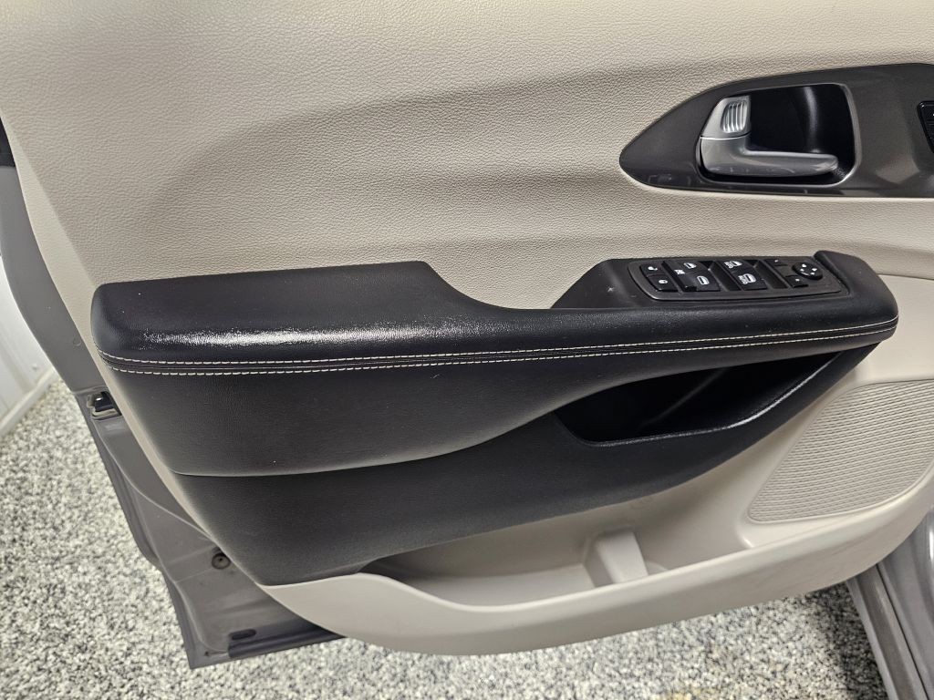 2022 Chrysler Pacifica Image 8