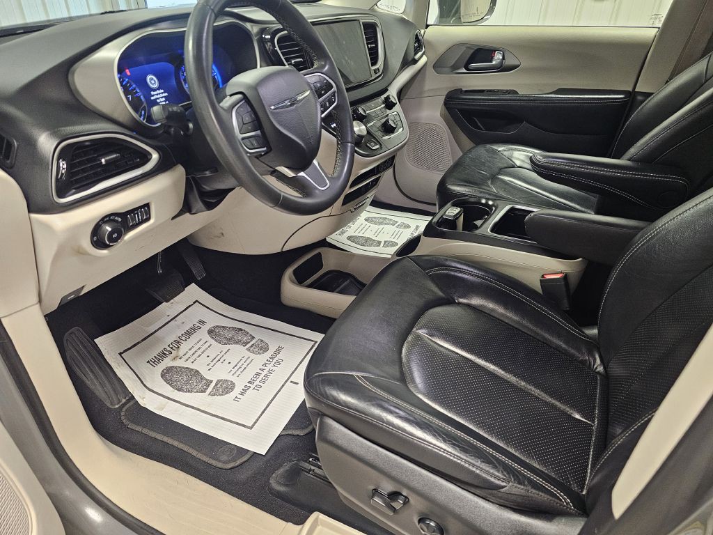 2022 Chrysler Pacifica Image 9
