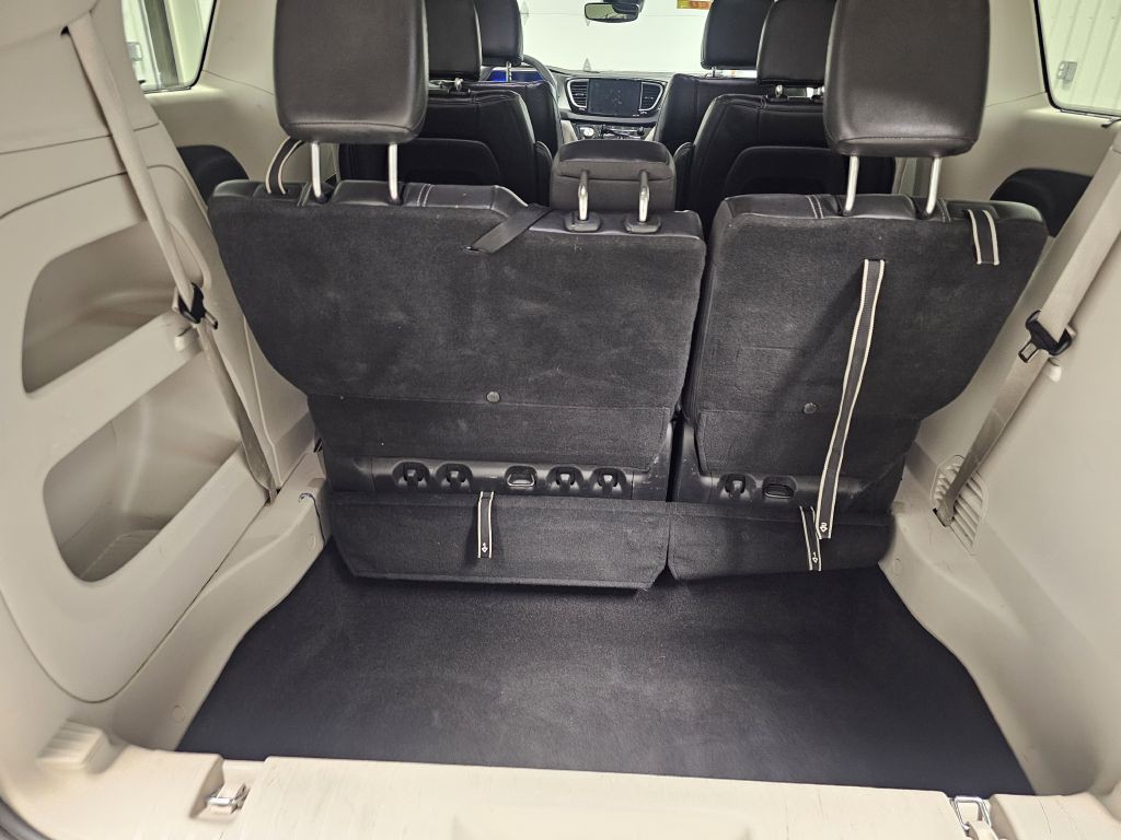 2022 Chrysler Pacifica Image 11