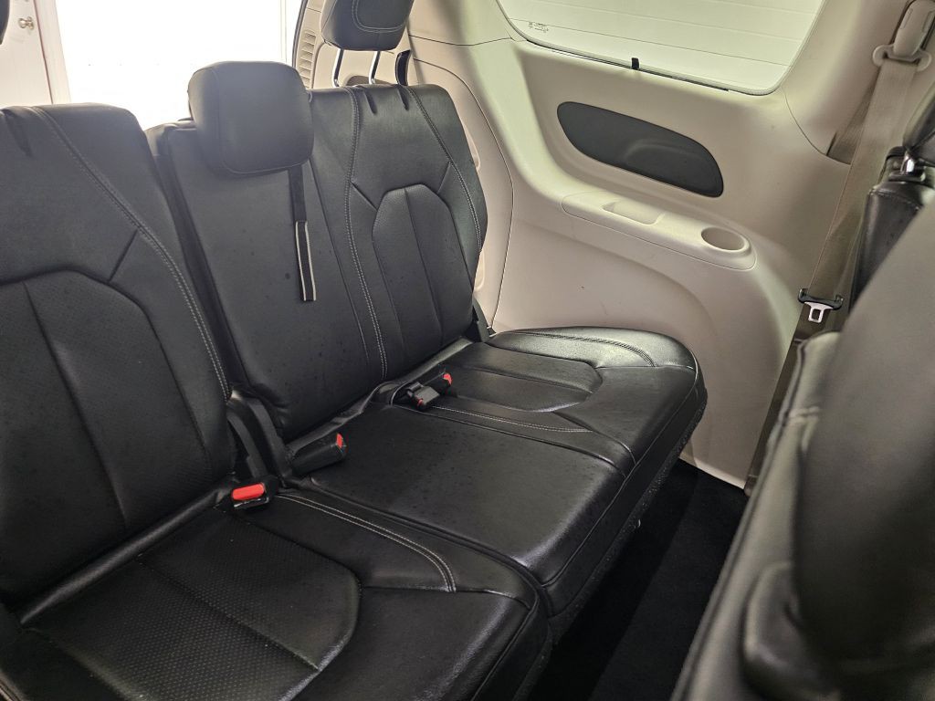 2022 Chrysler Pacifica Image 12