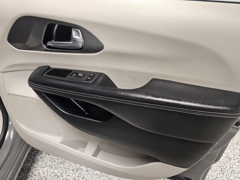 2022 Chrysler Pacifica Image 14