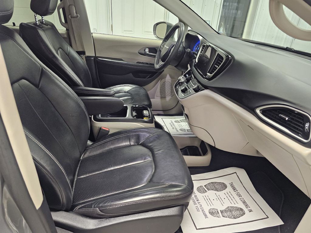 2022 Chrysler Pacifica Image 15