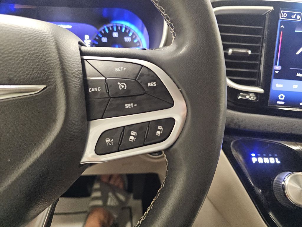 2022 Chrysler Pacifica Image 18