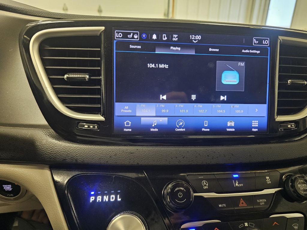 2022 Chrysler Pacifica Image 25