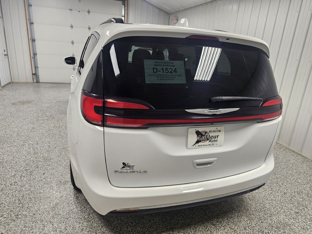 2022 Chrysler Pacifica Image 5