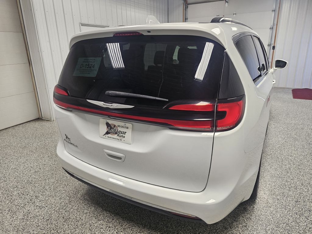 2022 Chrysler Pacifica Image 6