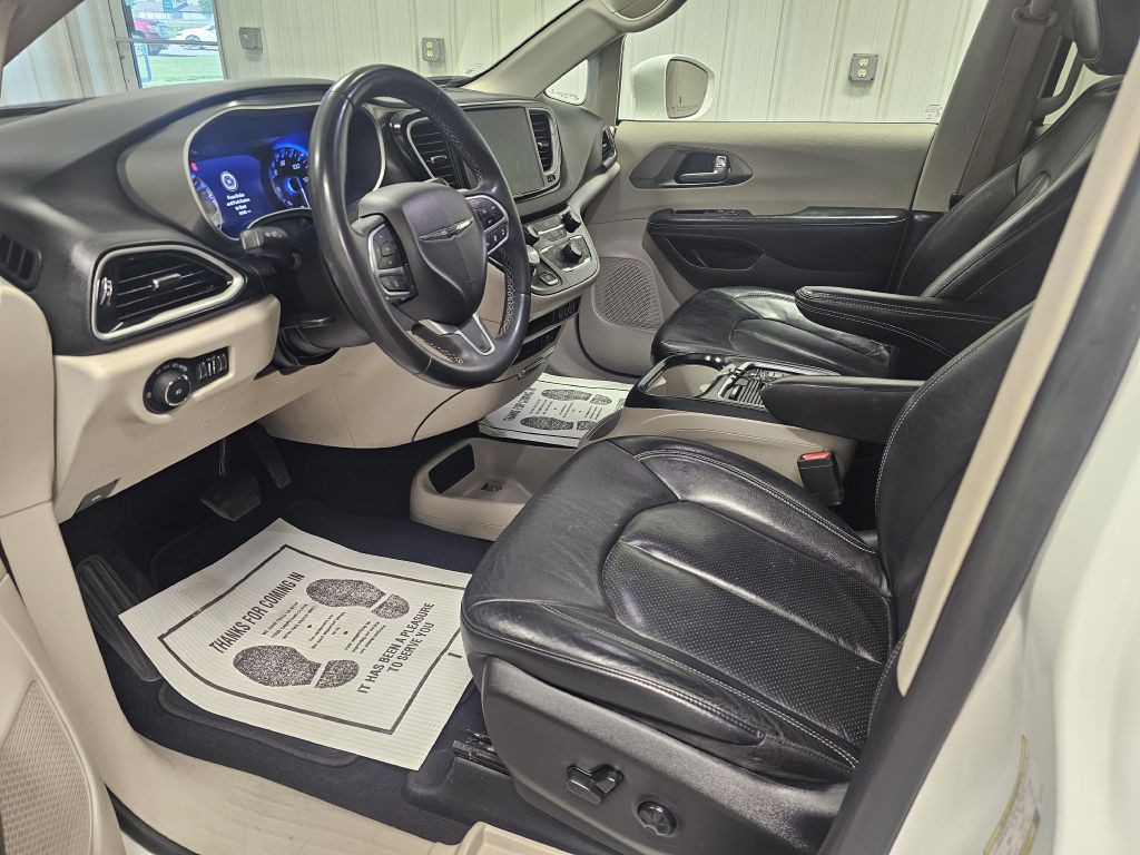 2022 Chrysler Pacifica Image 9