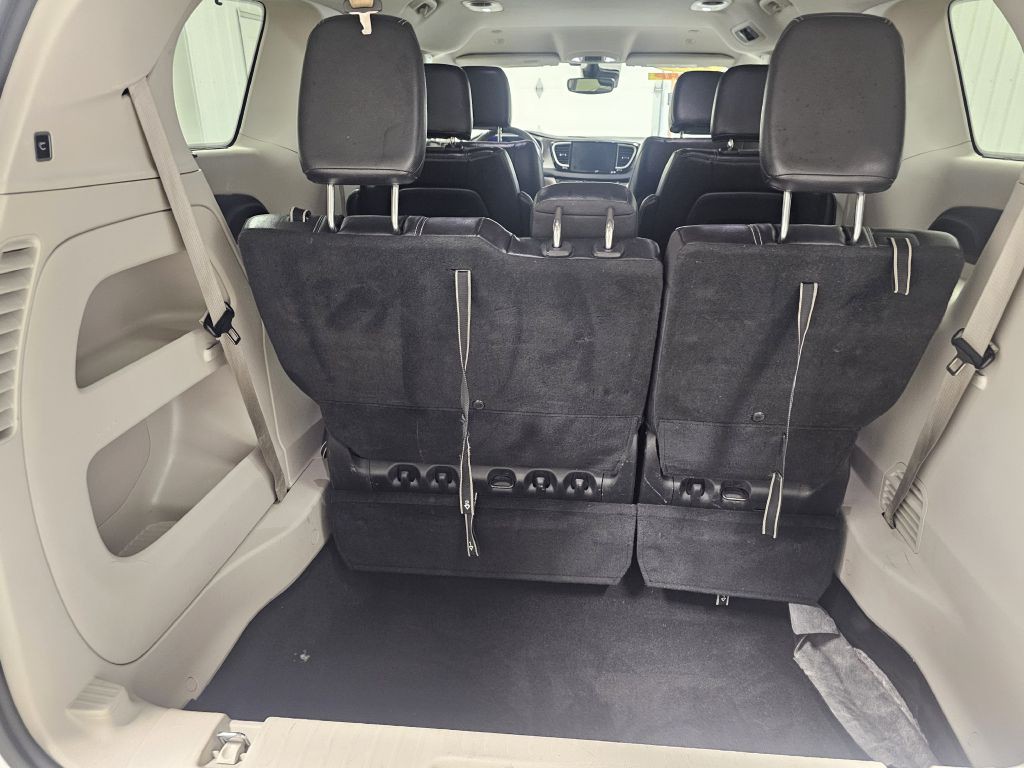 2022 Chrysler Pacifica Image 12
