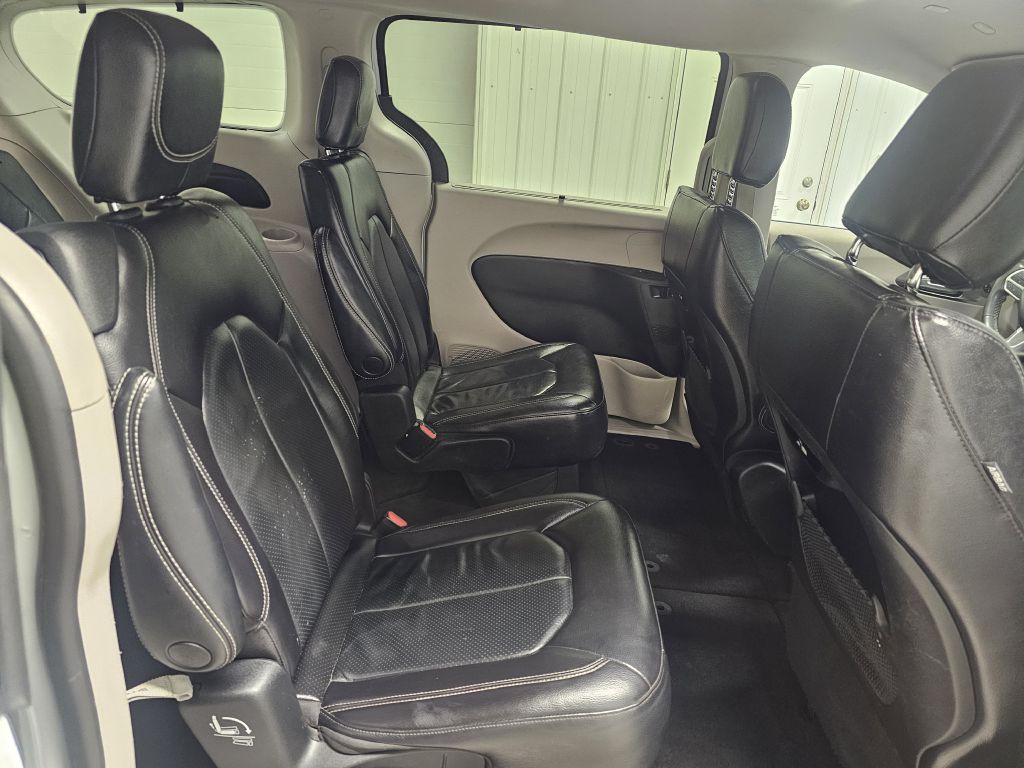 2022 Chrysler Pacifica Image 13