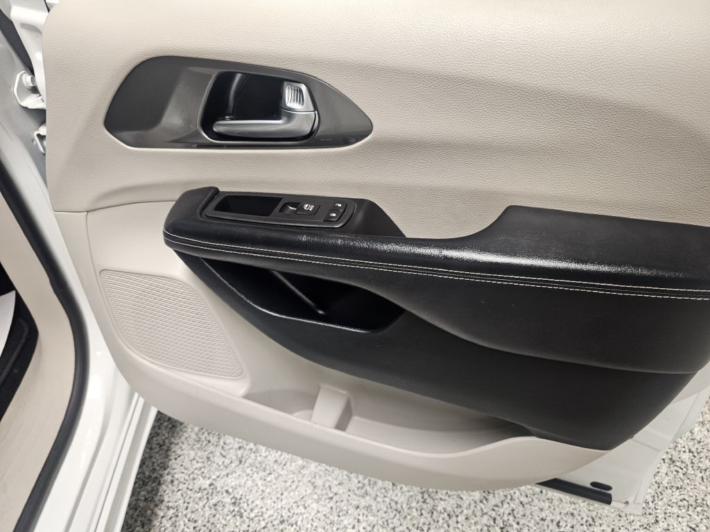 2022 Chrysler Pacifica Image 14
