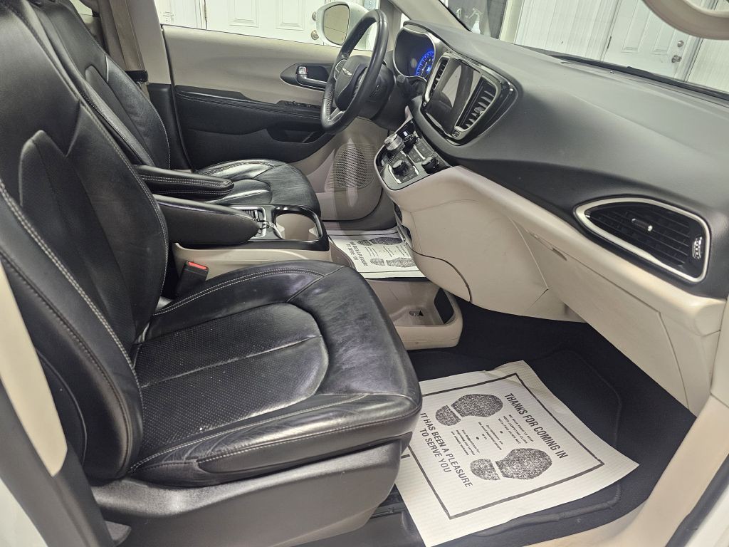 2022 Chrysler Pacifica Image 15
