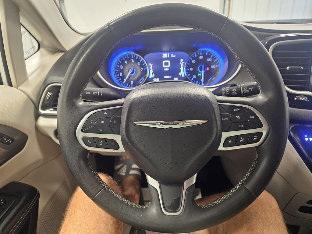 2022 Chrysler Pacifica Image 16