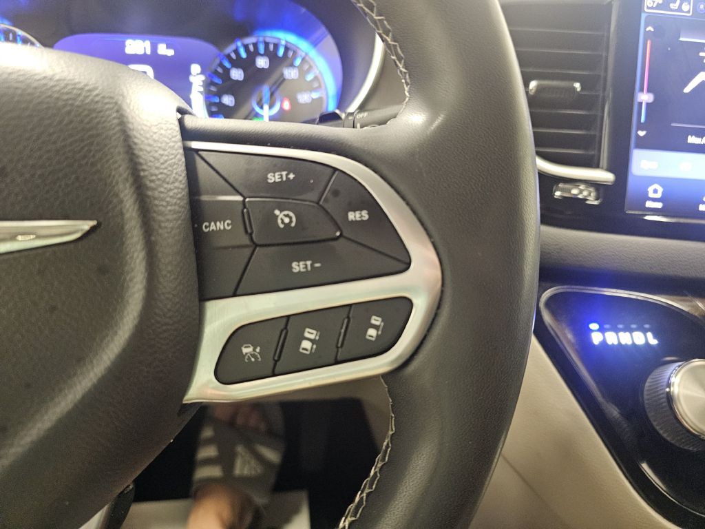 2022 Chrysler Pacifica Image 18