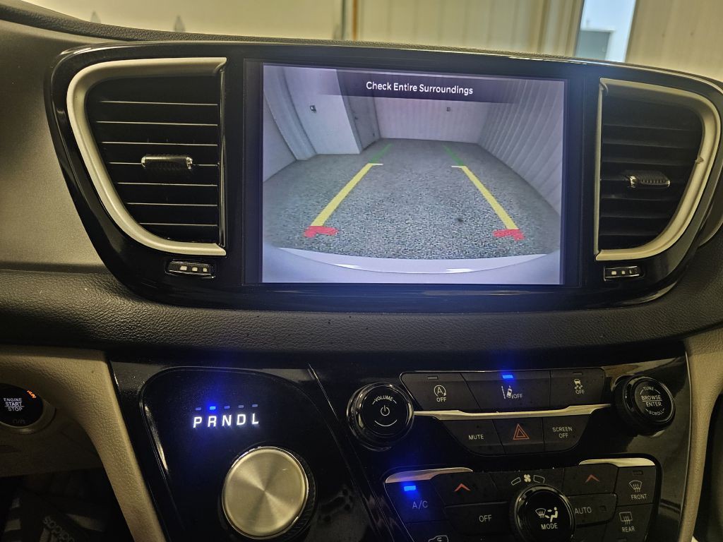 2022 Chrysler Pacifica Image 22