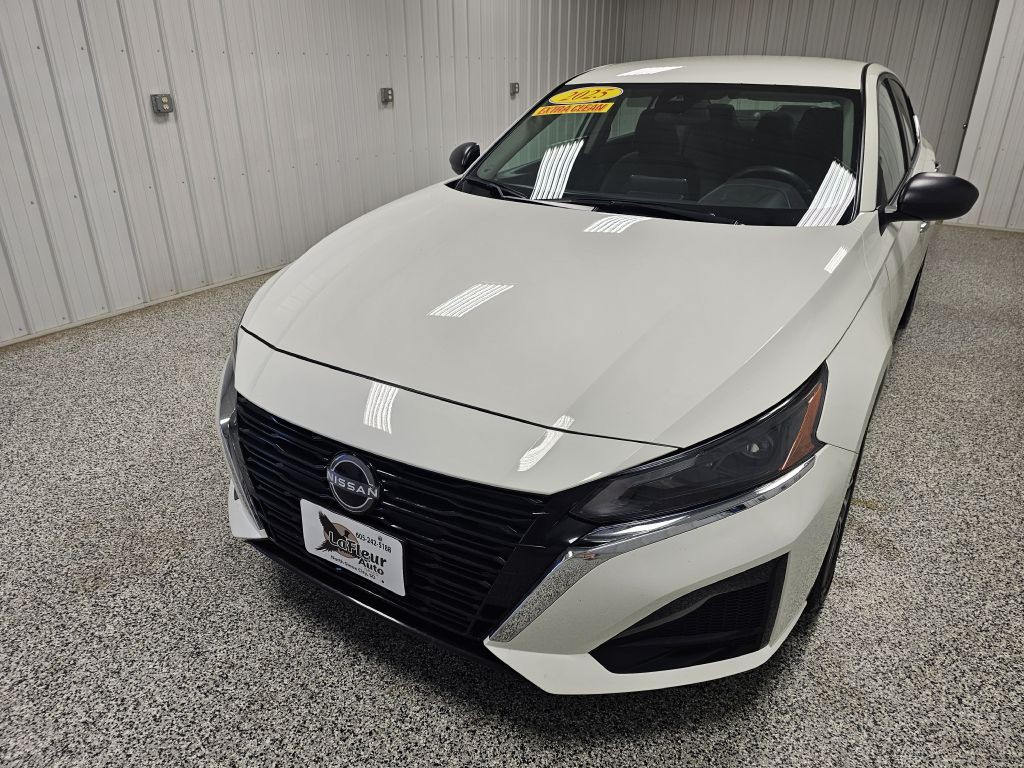 2025 Nissan Altima Image 4