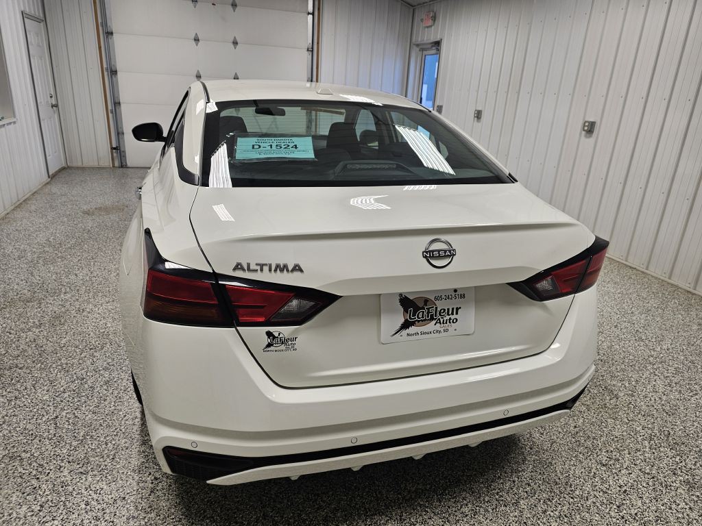2025 Nissan Altima Image 5