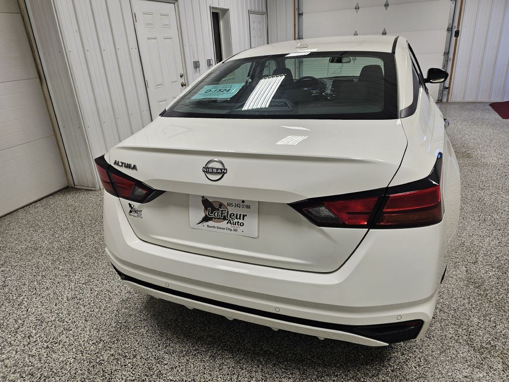 2025 Nissan Altima Image 6