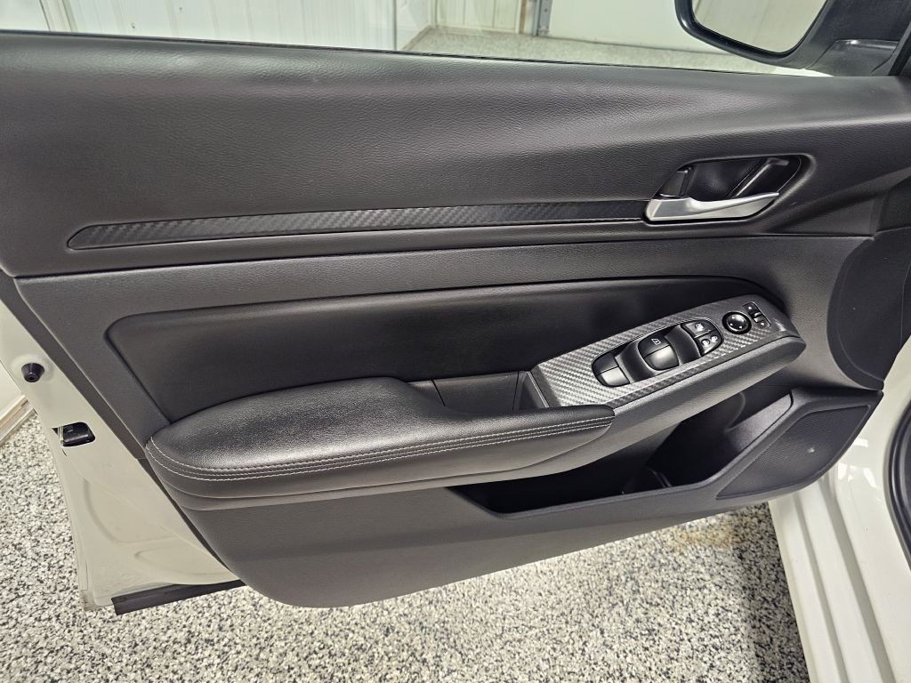 2025 Nissan Altima Image 8