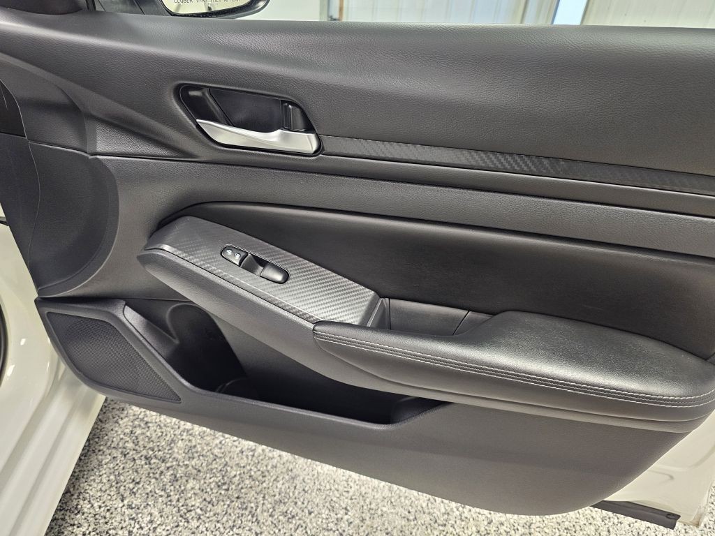 2025 Nissan Altima Image 15
