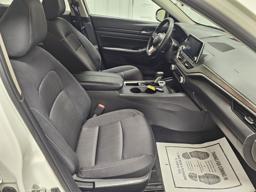 2025 Nissan Altima Image 16