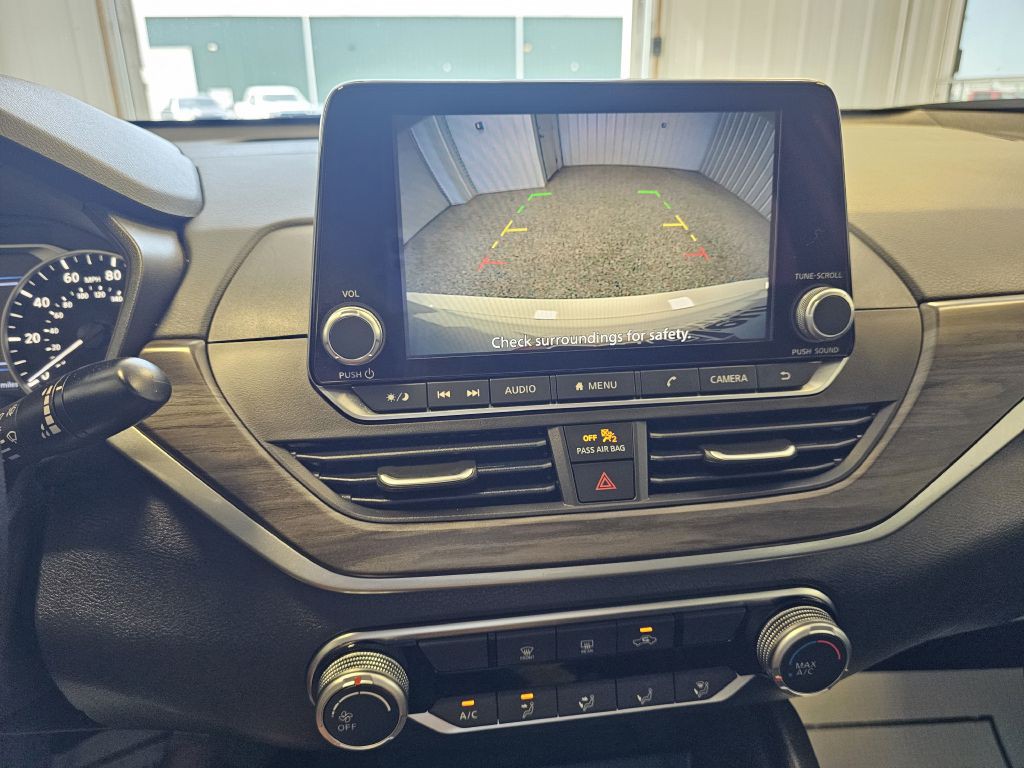 2025 Nissan Altima Image 21