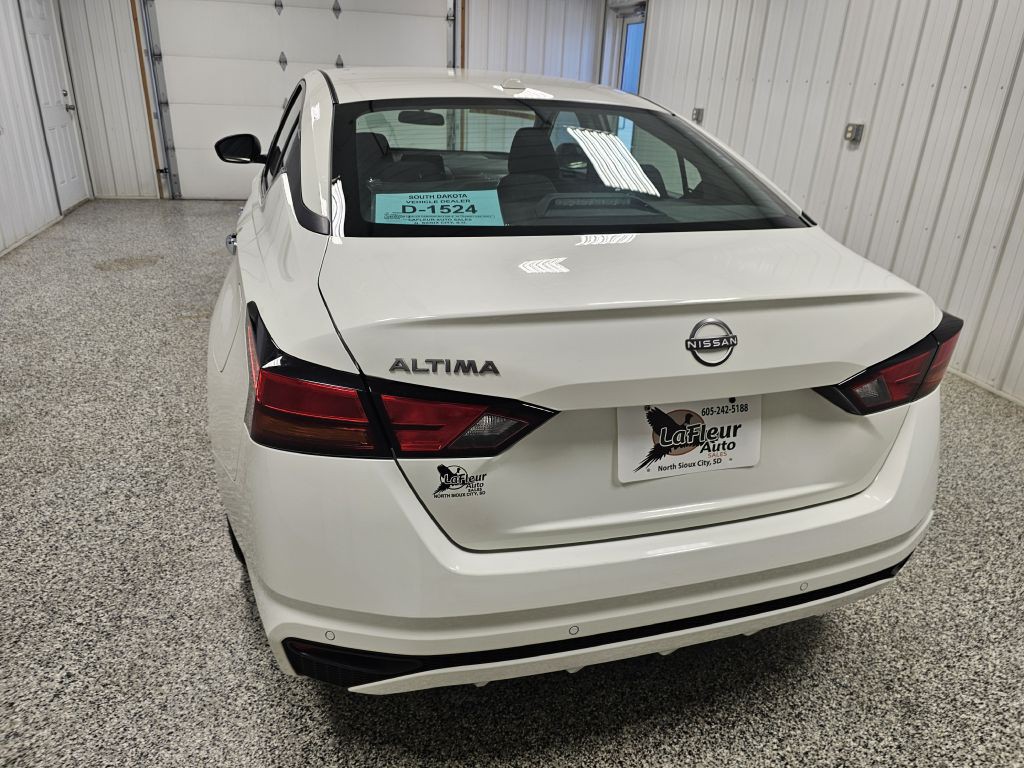 2025 Nissan Altima Image 5