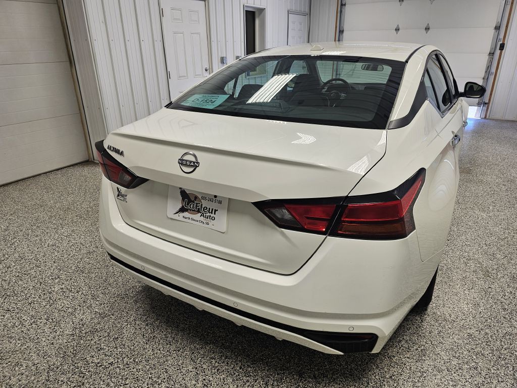 2025 Nissan Altima Image 6