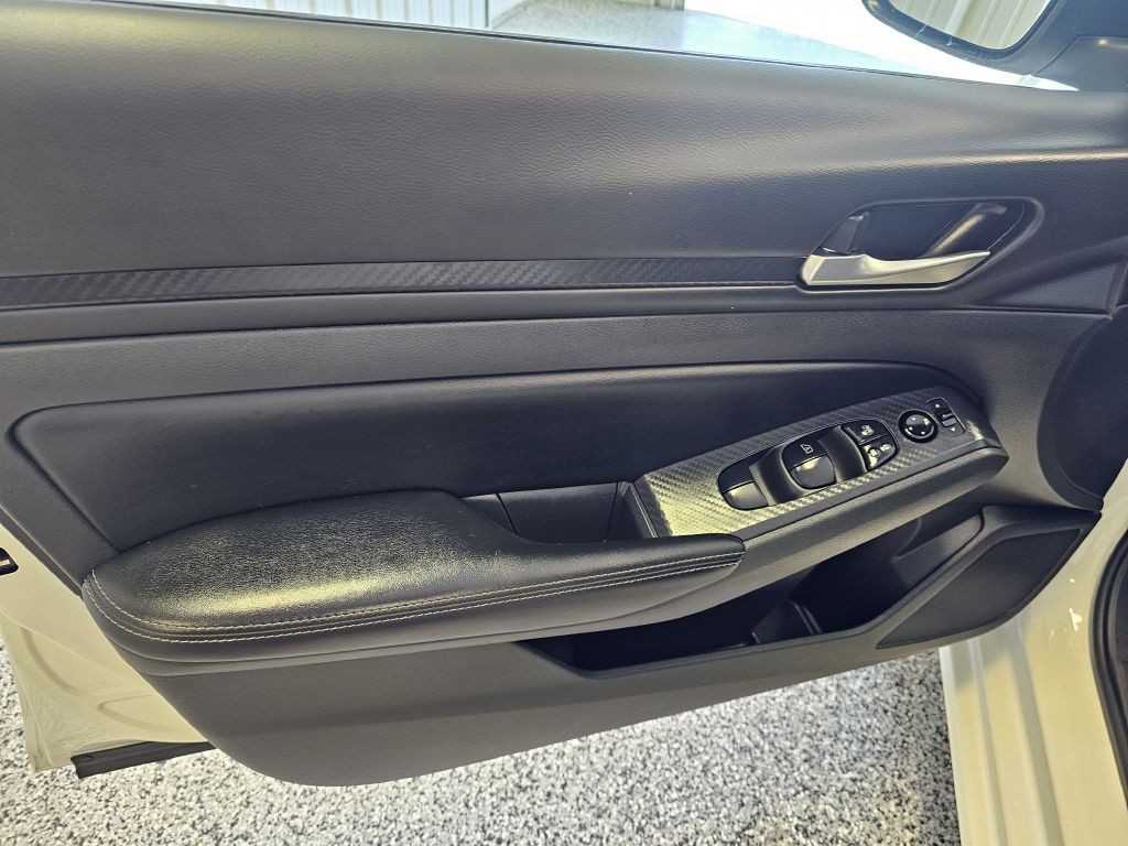2025 Nissan Altima Image 8