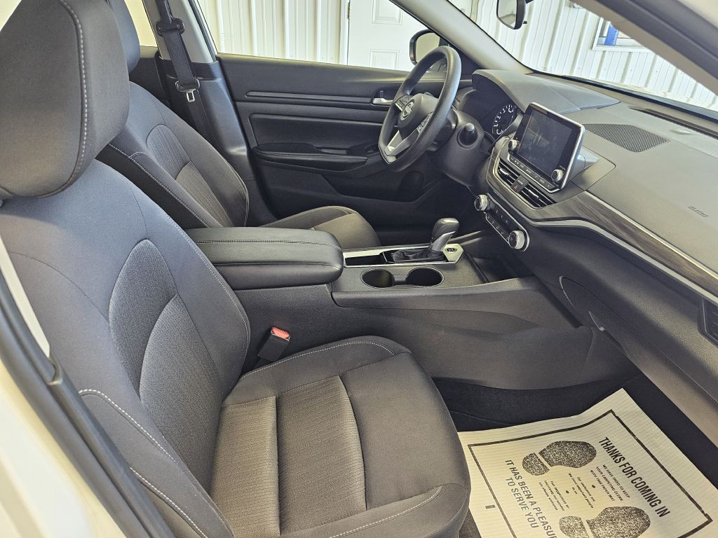 2025 Nissan Altima Image 16