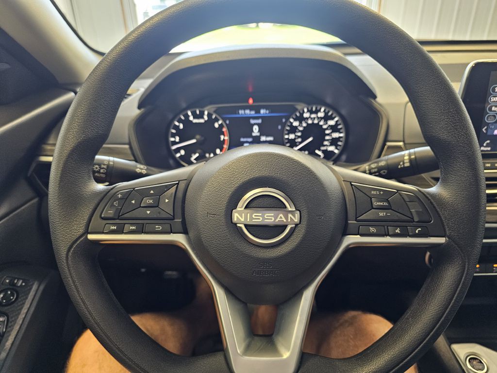 2025 Nissan Altima Image 17