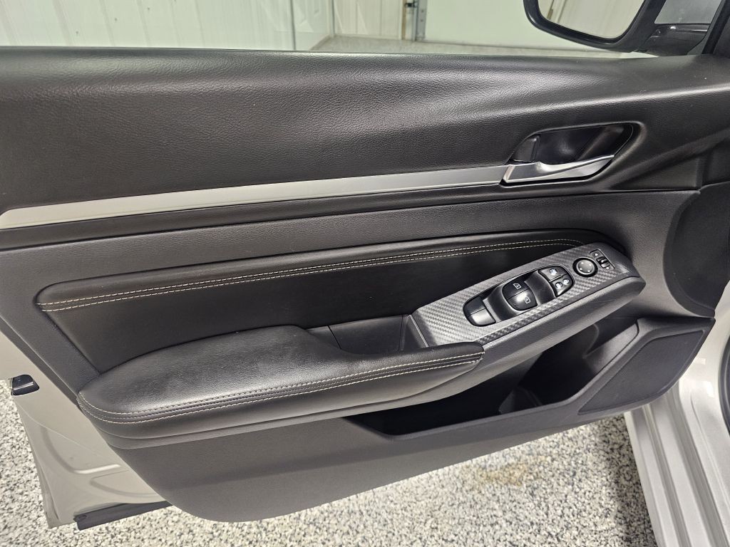 2019 Nissan Altima Image 9