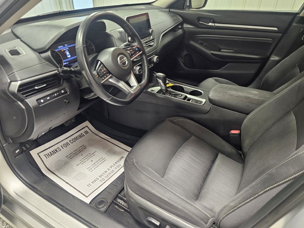 2019 Nissan Altima Image 10