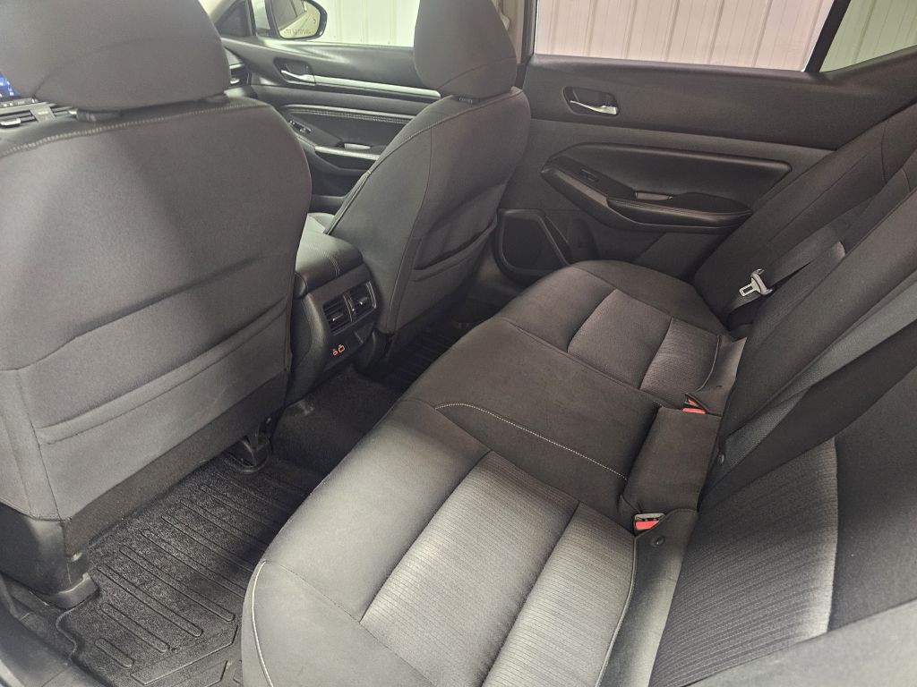 2019 Nissan Altima Image 12