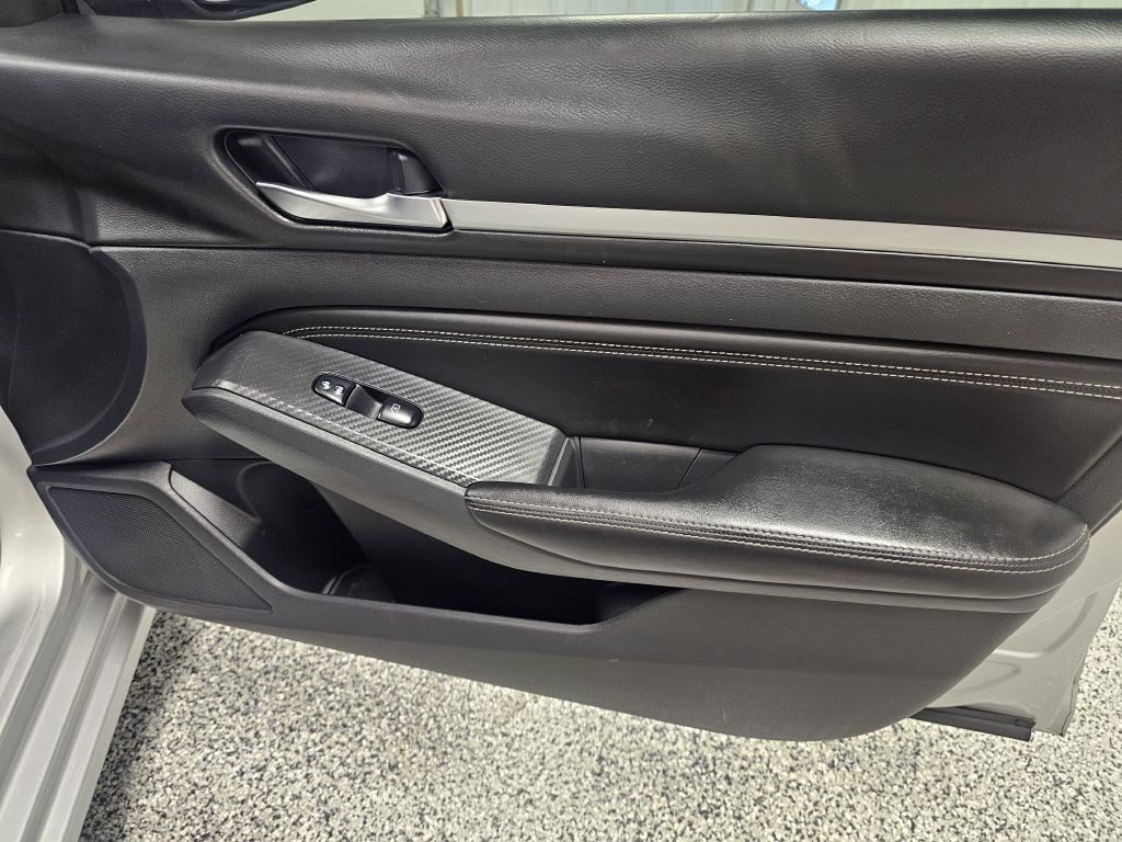 2019 Nissan Altima Image 16