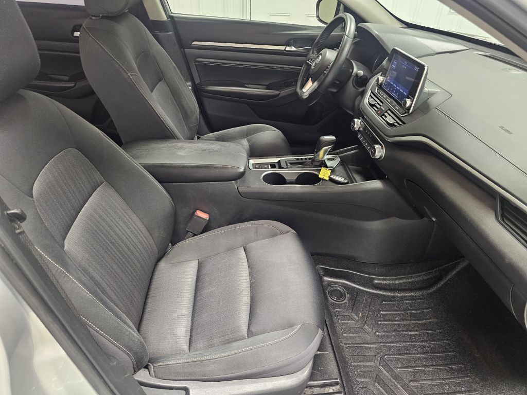 2019 Nissan Altima Image 17