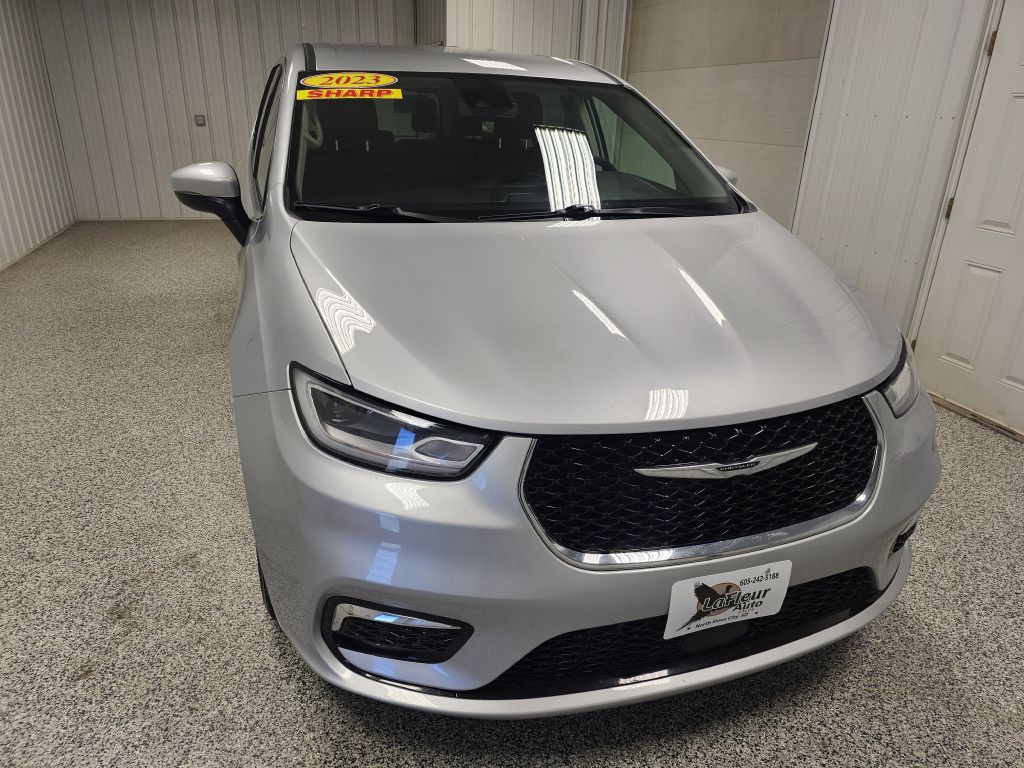 2023 Chrysler Pacifica Image 3