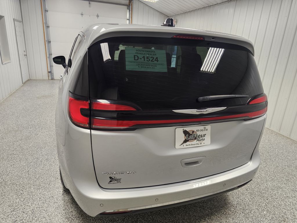 2023 Chrysler Pacifica Image 5