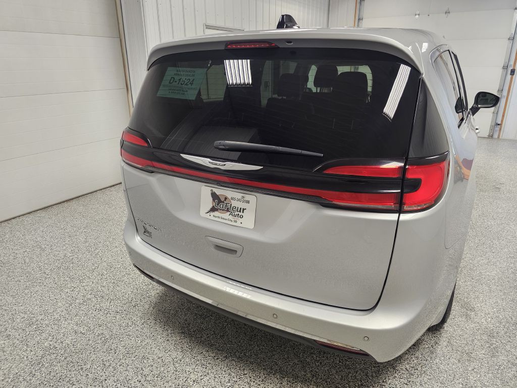 2023 Chrysler Pacifica Image 6