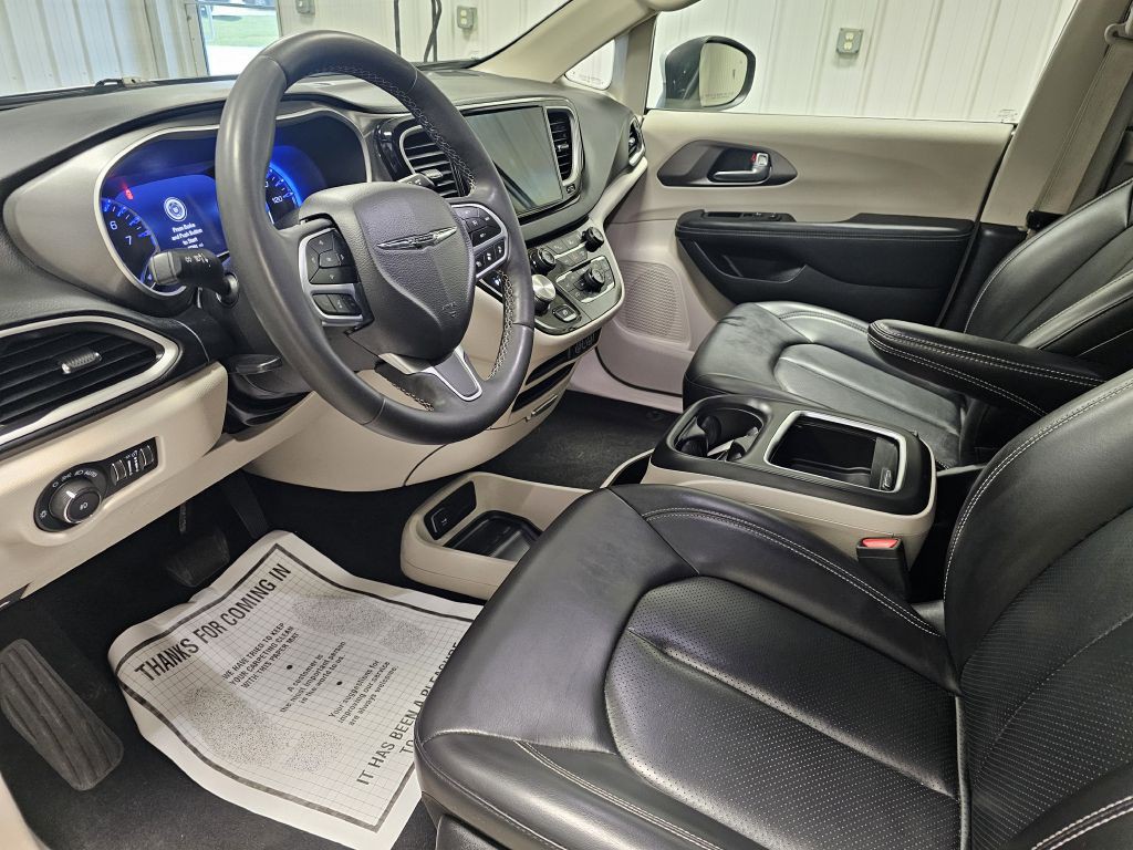 2023 Chrysler Pacifica Image 9
