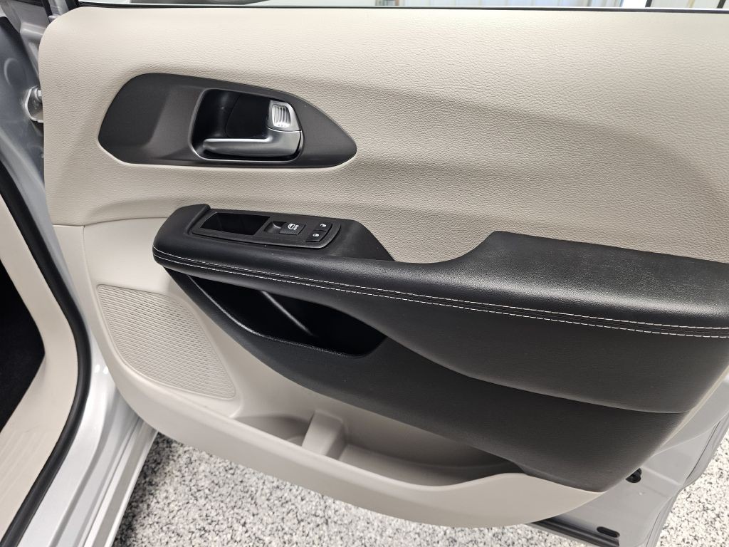 2023 Chrysler Pacifica Image 14
