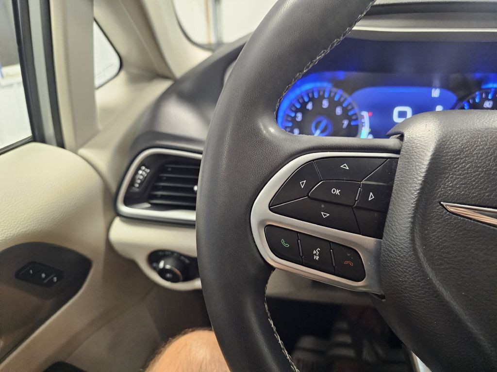 2023 Chrysler Pacifica Image 17