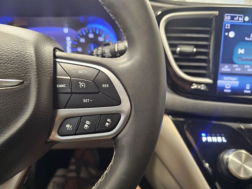 2023 Chrysler Pacifica Image 18