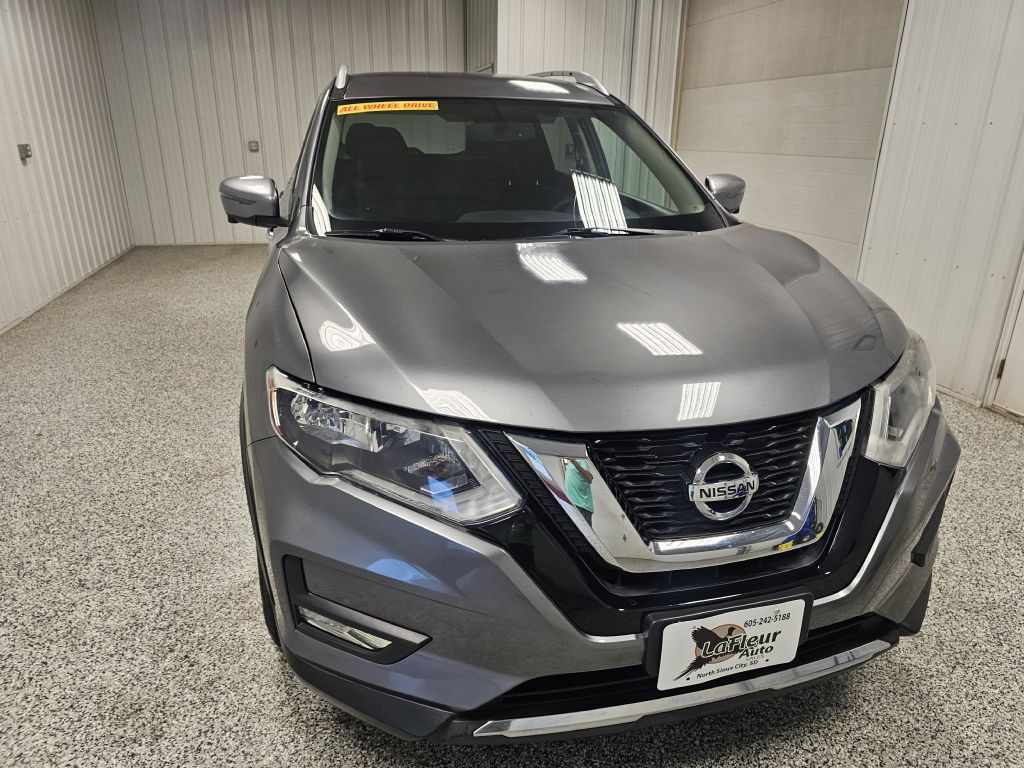 2017 Nissan Rogue Image 3